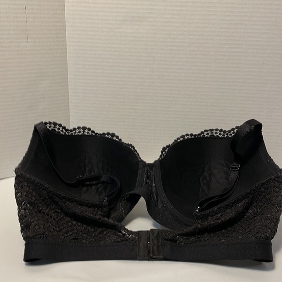 Victoria’s Secret black push up full coverage lace bra. 38DD - Picture 4 of 10